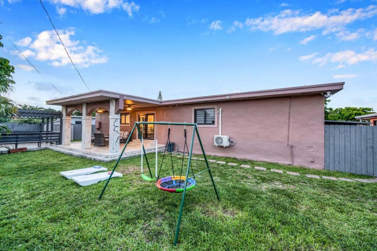 Amazing 3 Bed Home With Playground, Jacuzzi Grillマイアミ エクステリア 写真